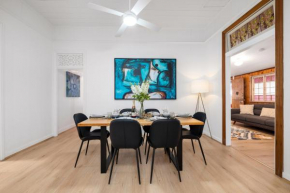 Steps to CBD and South Bank- 5 Bedrooms Unique Character Queenslander House with 7 Beds, 3,5Bathrooms, Aircons, 3Carparks